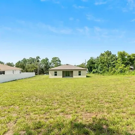 Springhill Retreat! 3 Bed, 2 Bath! Villa